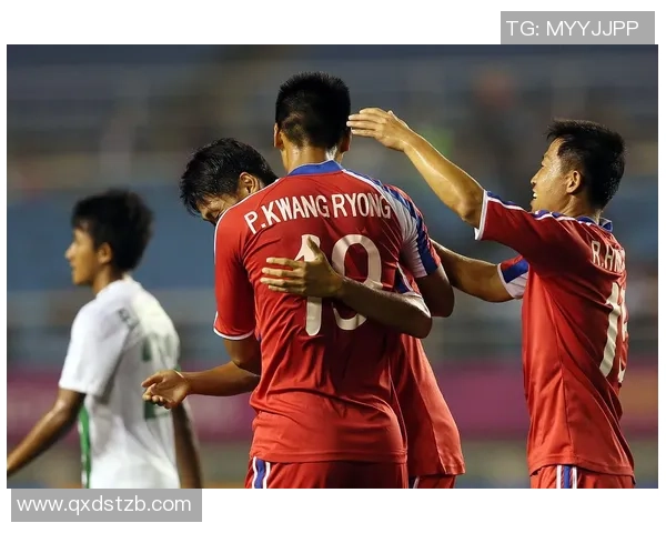 足球员在比赛中突然晕倒引发关注医疗团队迅速救助确保球员安全